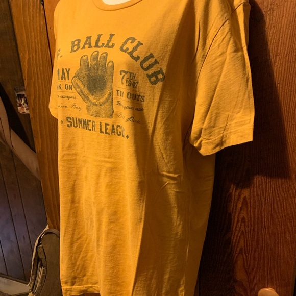 Old Navy Graphic Tee - Picture 4 of 7